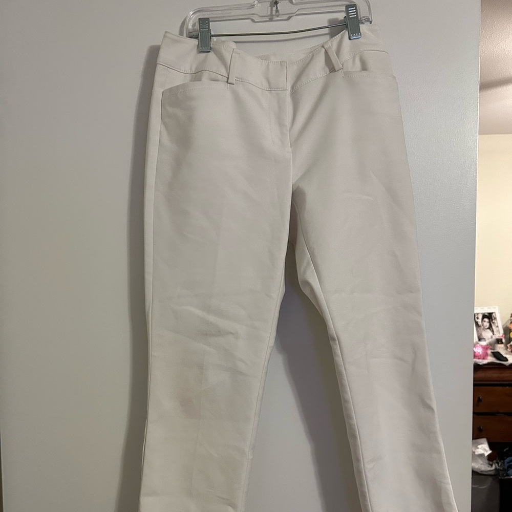 White crop pants